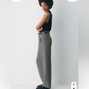 Aritzia Effortless Pant-Crepette in Coal Grey- size 6 short